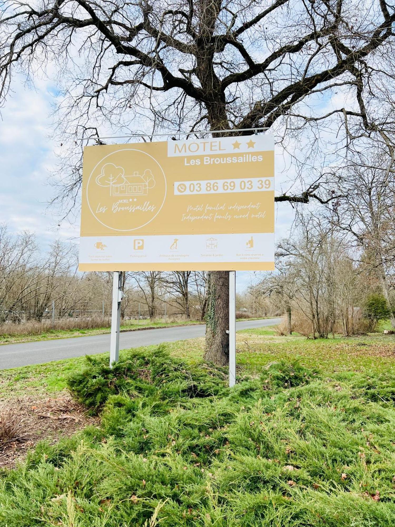 Motel Les Broussailles Mesves-sur-Loire Eksteriør billede