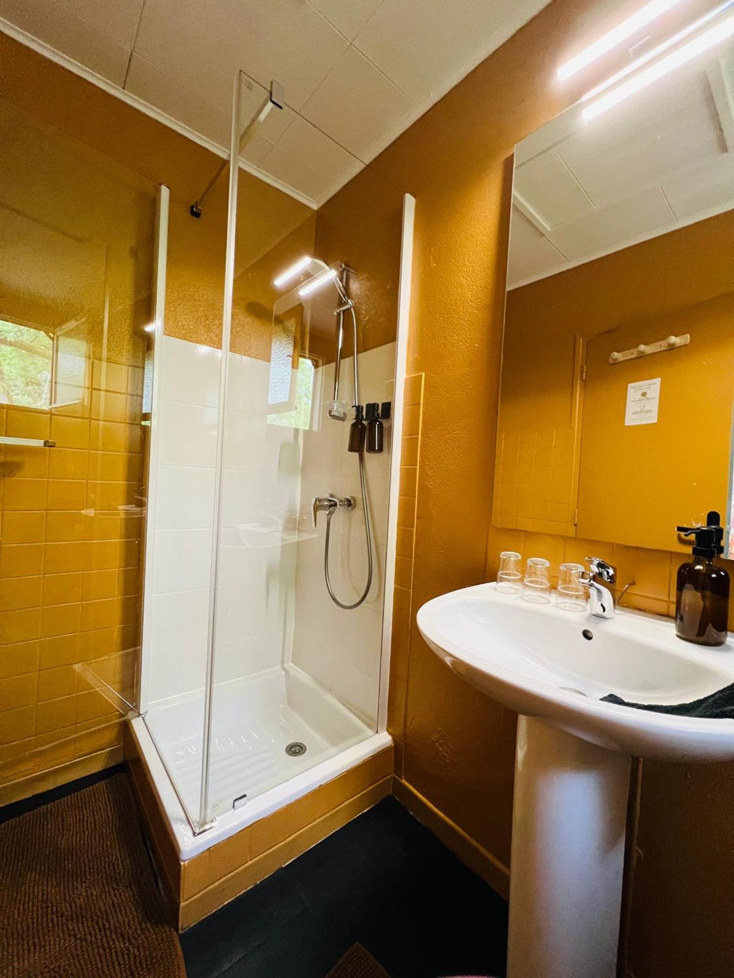 Motel Les Broussailles Mesves-sur-Loire Eksteriør billede