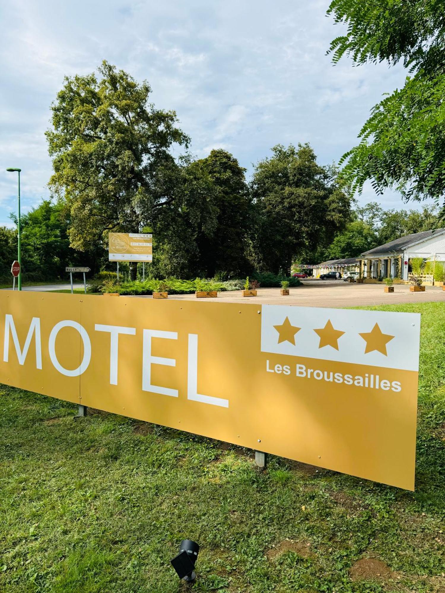 Motel Les Broussailles Mesves-sur-Loire Eksteriør billede